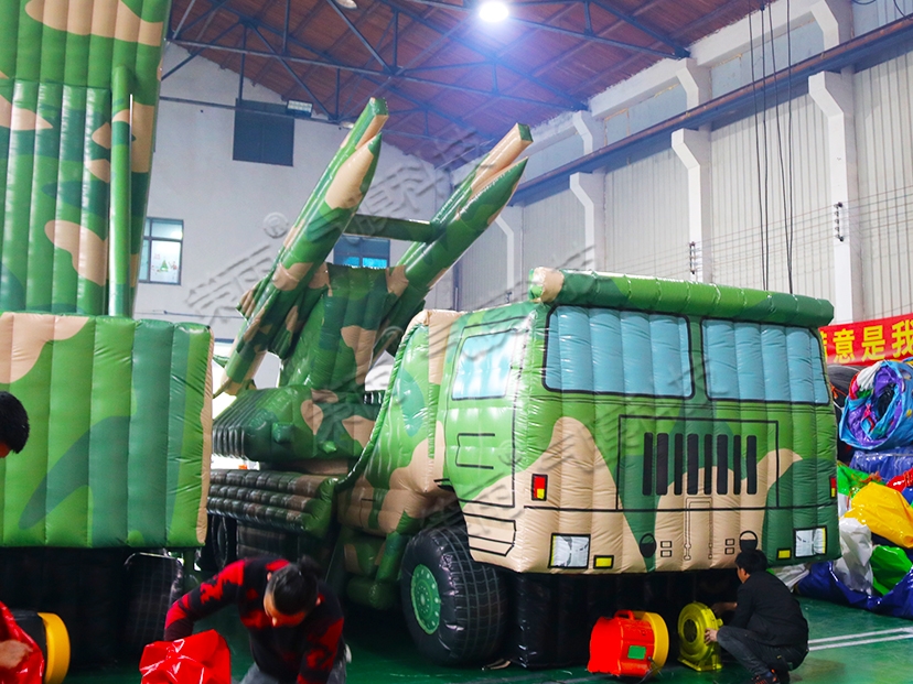 充气仿真（红旗12防控导弹）发射车